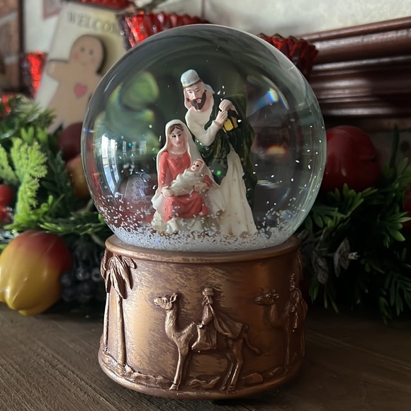 ❤️ Christmas Nativity Musical Silent Night Snow Globe‼️FINAL SALE - Picture 8 of 9